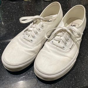 Lightly worn white authentic style vans! Classics